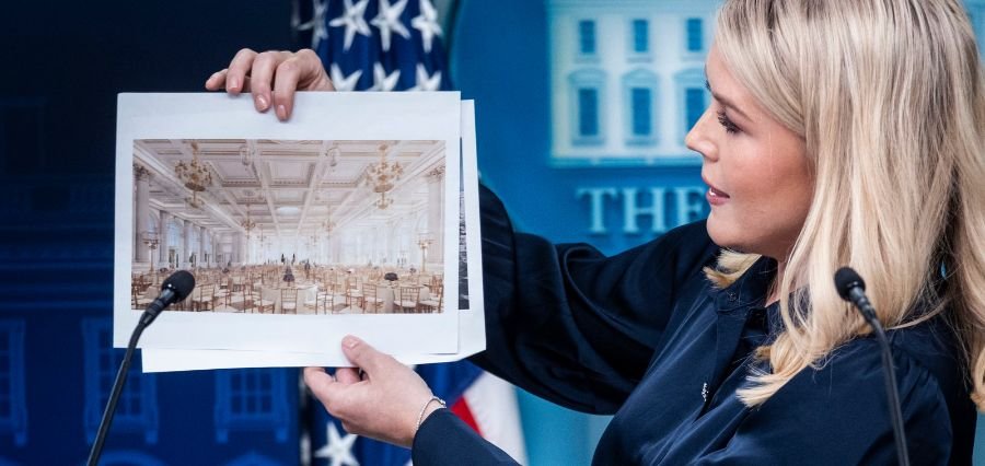 You are currently viewing Trump Plans Lavish White House Ballroom in $200 Million East Wing Expansion
